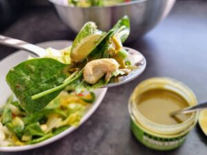 recept na zeleninový salát s pestem