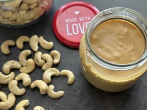 Co jsou aktivované ořechy? Je lepší ořechové máslo ze syrových nebo pražených ořechů?